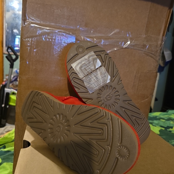 Authentic Ugg Classic ultra Mini size 5 ,color cbnt light red - Picture 2 of 4